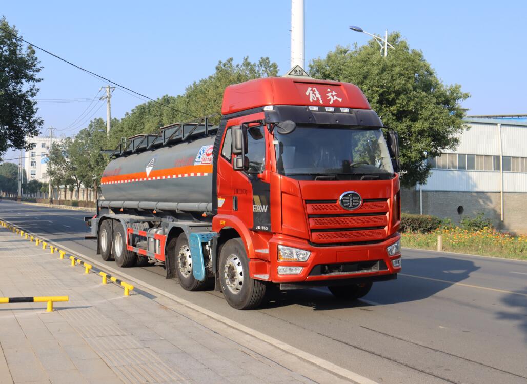 HLW5320GZWCA6型雜項危險物品罐式運輸車